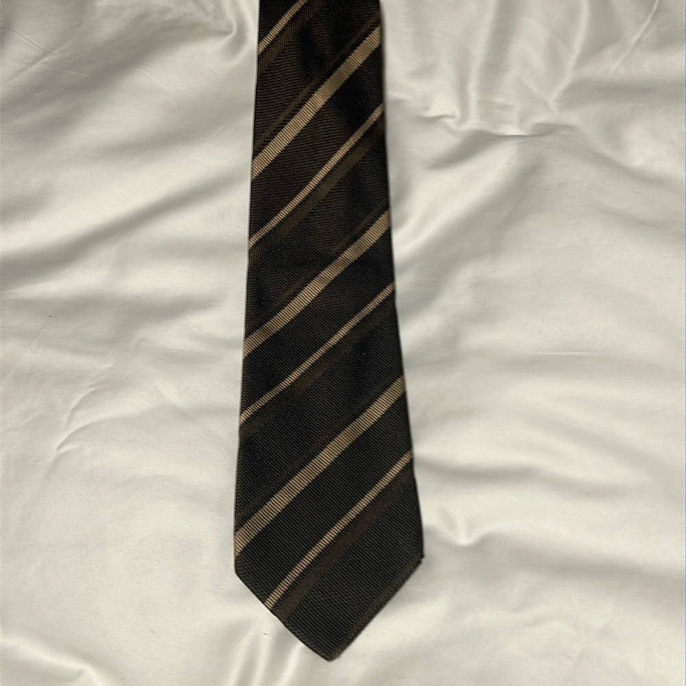 Burberry of London men’s silk tie Brown, camel taupe colorway.